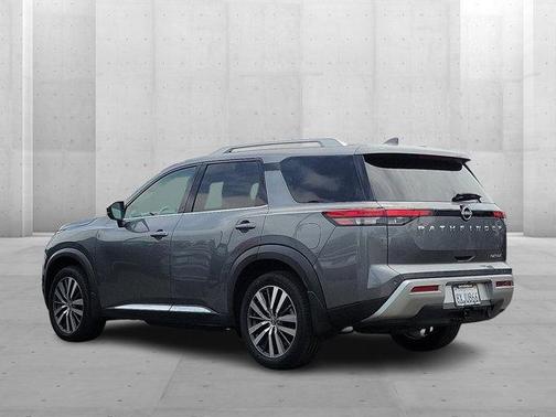 2022 Nissan Pathfinder Platinum 2WD