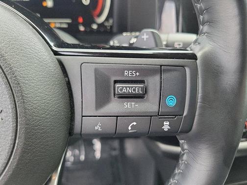 2022 Nissan Pathfinder Platinum 2WD