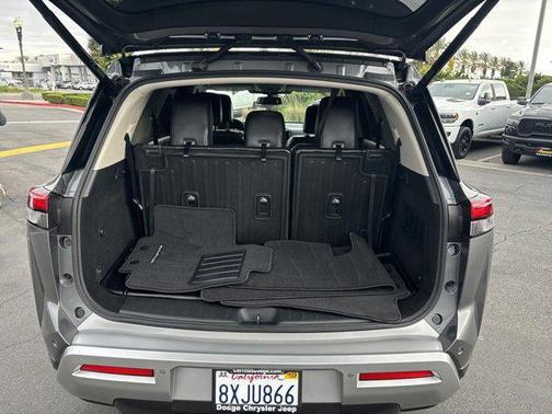 2022 Nissan Pathfinder Platinum 2WD