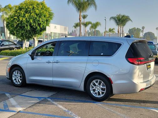 Silver Mist Clearcoat 2023 Chrysler Pacifica Touring L