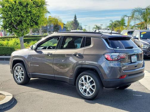 2023 Jeep Compass Latitude Lux