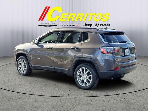 2023 Jeep Compass Latitude Lux