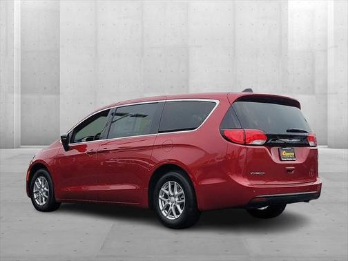 2025 Chrysler Voyager LX