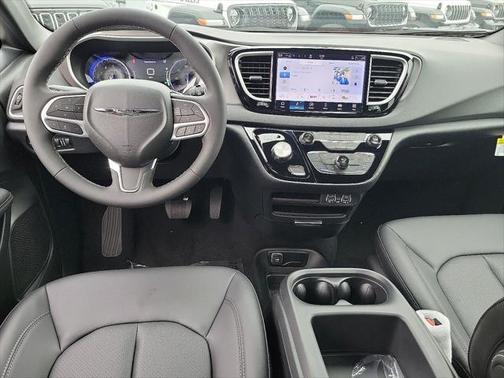 2025 Chrysler Voyager LX