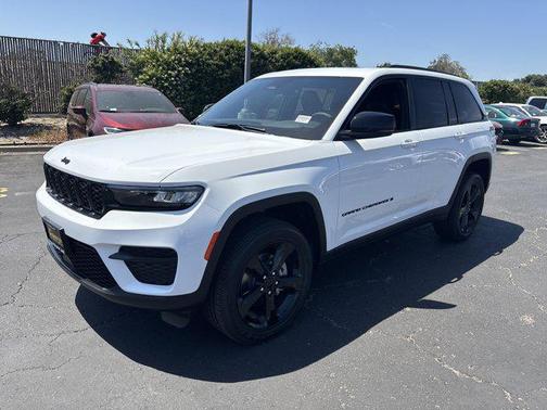 2025 Jeep Grand Cherokee Altitude
