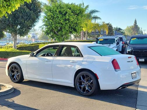 2023 Chrysler 300 Touring