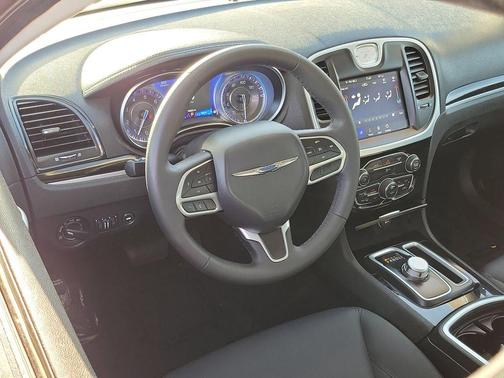 2023 Chrysler 300 Touring