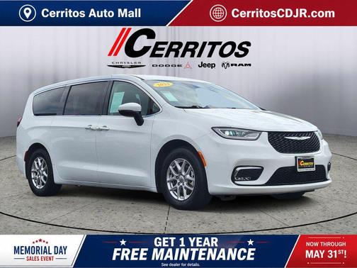 Bright White Clearcoat 2023 Chrysler Pacifica Touring L