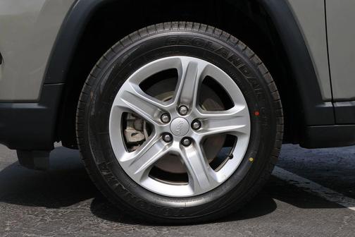Sting-Gray Clearcoat 2023 Jeep Compass Latitude