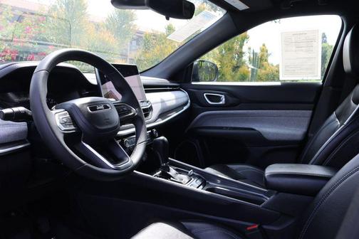 Sting-Gray Clearcoat 2023 Jeep Compass Latitude