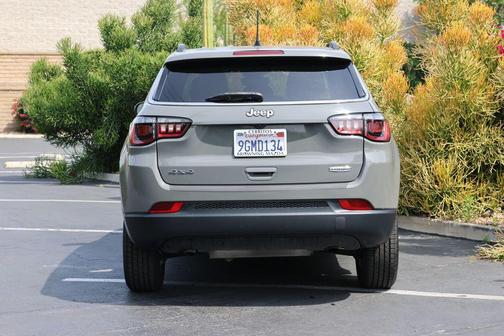 Sting-Gray Clearcoat 2023 Jeep Compass Latitude