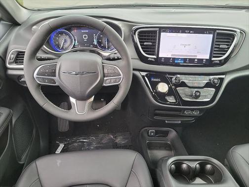 2025 Chrysler Voyager LX