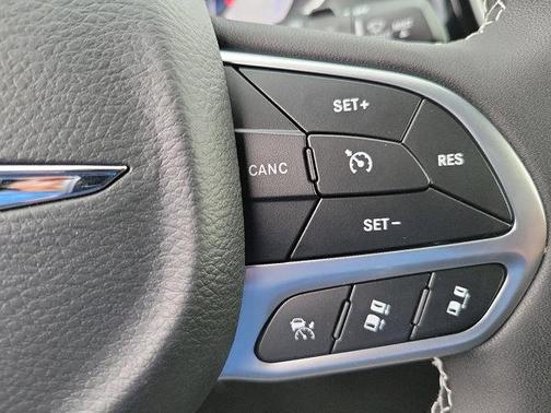 2025 Chrysler Voyager LX