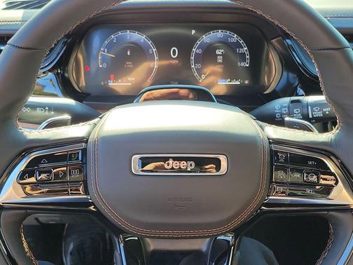 diamond black crystal pearlcoat 2026 Jeep Grand Cherokee Summit