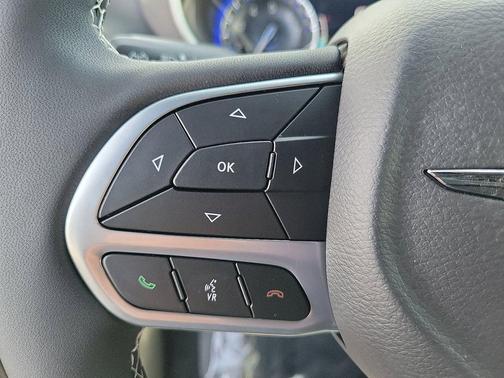 2025 Chrysler Voyager LX
