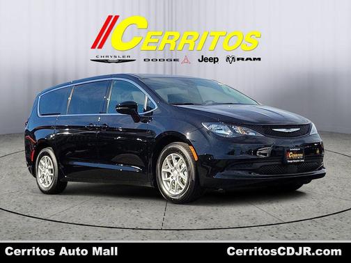 2025 Chrysler Voyager LX