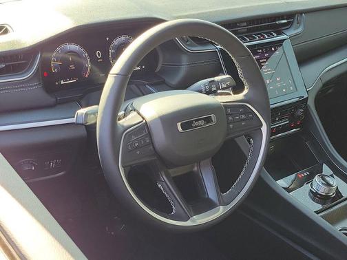Silver Zynith 2026 Jeep Grand Cherokee L Altitude