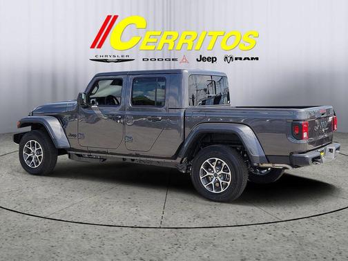 Granite Crystal Metallic Clearcoat 2026 Jeep Gladiator Sport S