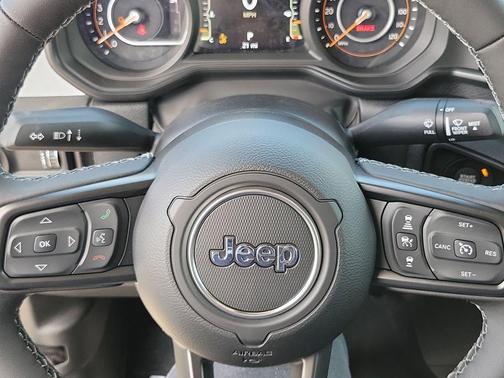 Granite Crystal Metallic Clearcoat 2026 Jeep Gladiator Sport S