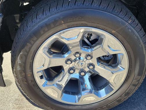 Diamond Black Crystal Pearlcoat 2027 RAM 1500 Big Horn/Lone Star