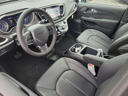 2025 Chrysler Voyager LX