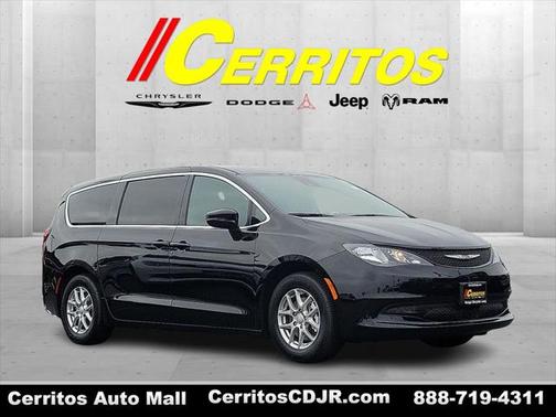 2025 Chrysler Voyager LX