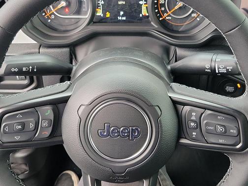 Bright White Clearcoat 2026 Jeep Gladiator Sport S