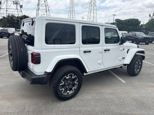 2025 Jeep Wrangler 4-Door Sahara 4x4