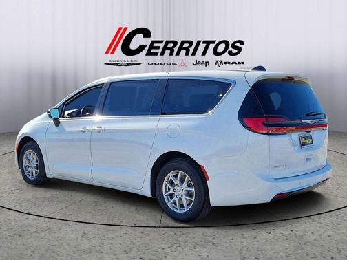 Bright White Clearcoat 2026 Chrysler Pacifica L