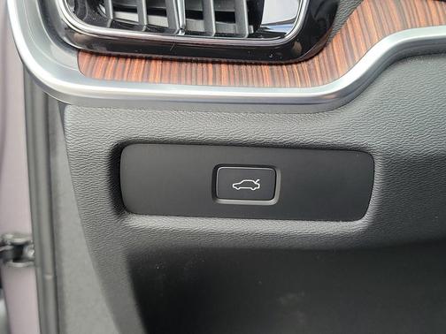 Aurora Silver 2026 Volvo V60 Cross Country Plus, B5 AWD Gas (mild hybrid)