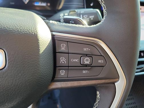 Diamond Black Crystal Pearlcoat 2026 Jeep Grand Cherokee Altitude