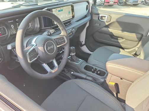 2025 Jeep Wrangler 4-Door Sahara 4x4