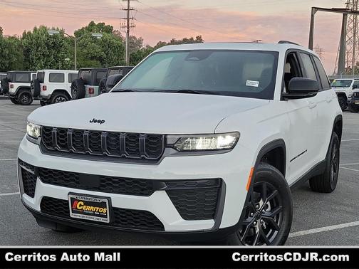 Bright White Clearcoat 2027 Jeep Grand Cherokee Altitude