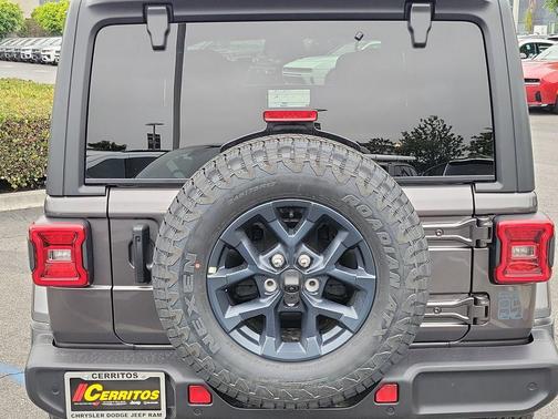 Granite Crystal Metallic Clearcoat 2026 Jeep Wrangler 85th Anniversary