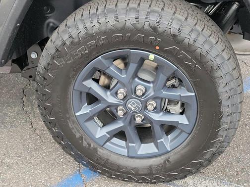 Granite Crystal Metallic Clearcoat 2026 Jeep Wrangler 85th Anniversary