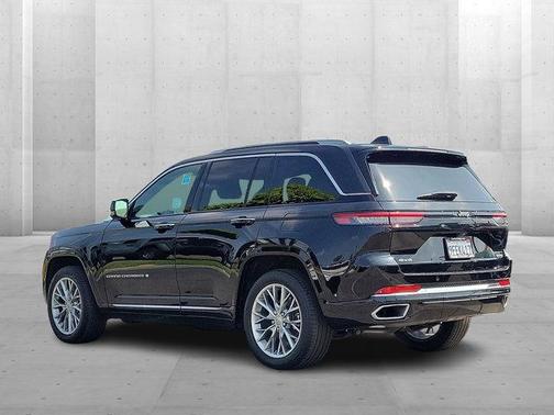 2023 Jeep Grand Cherokee Summit