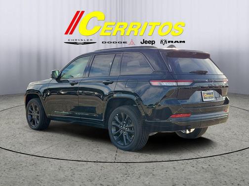 Diamond Black Crystal Pearlcoat 2026 Jeep Grand Cherokee Limited