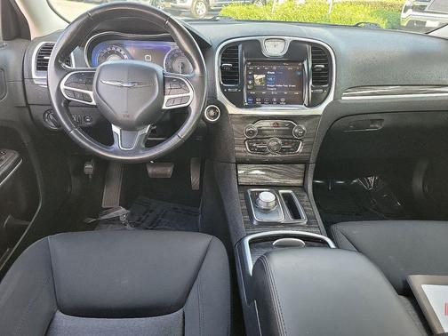 2021 Chrysler 300 Touring