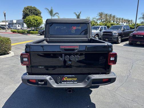 2025 Jeep Gladiator Willys