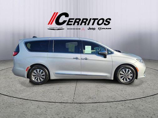 Silver Mist Clearcoat 2023 Chrysler Pacifica Hybrid Limited
