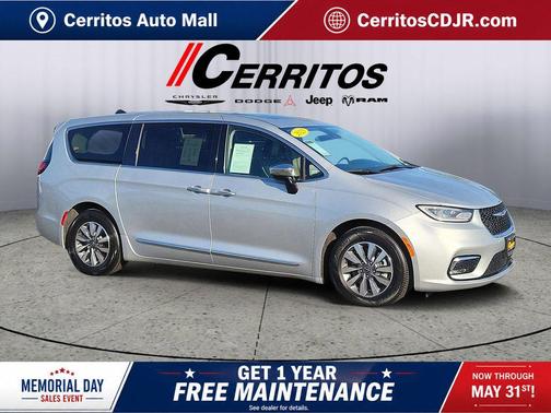 Silver Mist Clearcoat 2023 Chrysler Pacifica Hybrid Limited