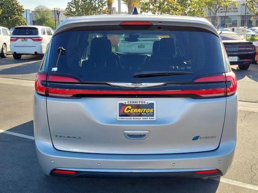 Silver Mist Clearcoat 2023 Chrysler Pacifica Hybrid Limited