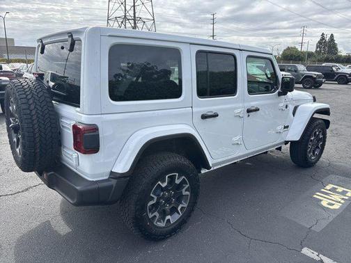 2025 Jeep Wrangler 4-Door Sahara 4x4