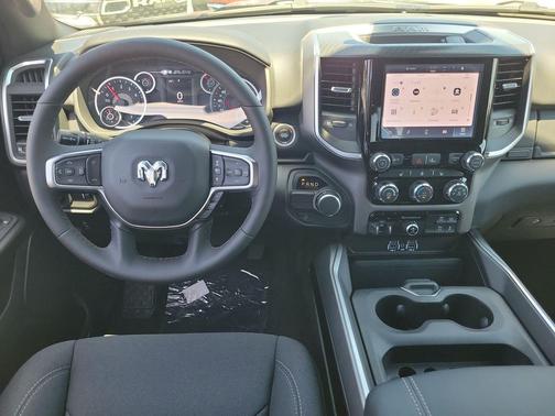 Diamond Black Crystal Pearlcoat 2026 RAM 1500 Big Horn/Lone Star