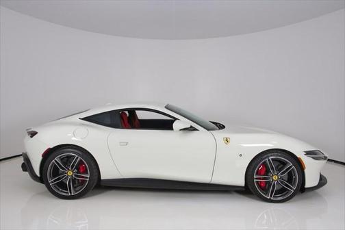 2023 Ferrari Roma .