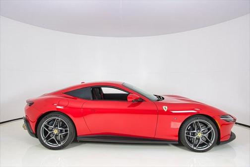 2021 Ferrari Roma .