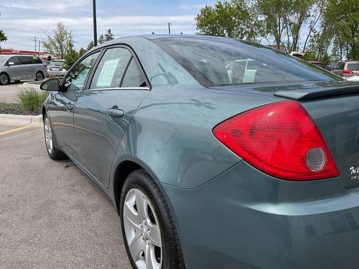 Green 2009 Pontiac G6 SE