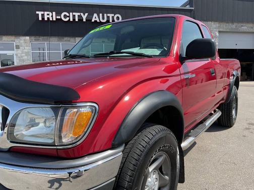 Red 2004 Toyota Tacoma Xtracab