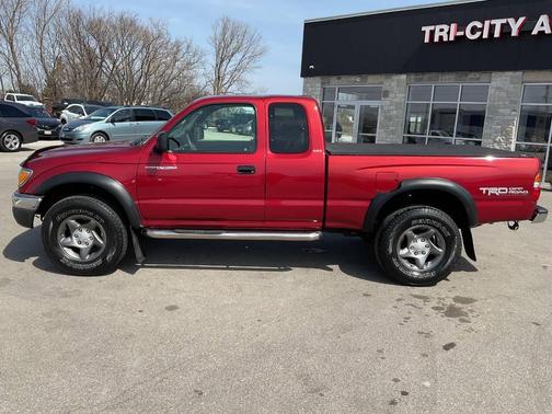 Red 2004 Toyota Tacoma Xtracab