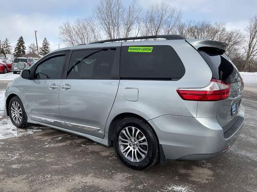 2019 Toyota Sienna XLE
